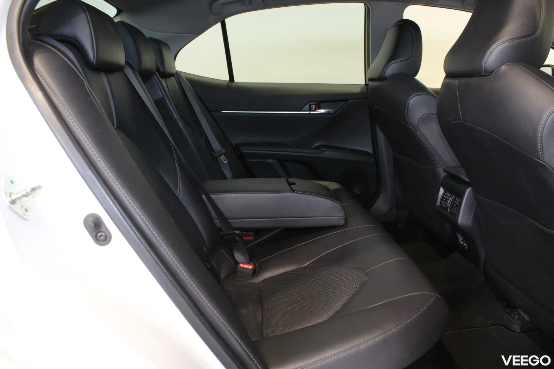 Toyota Camry Luxury Business Hybrid 2.5 131kW