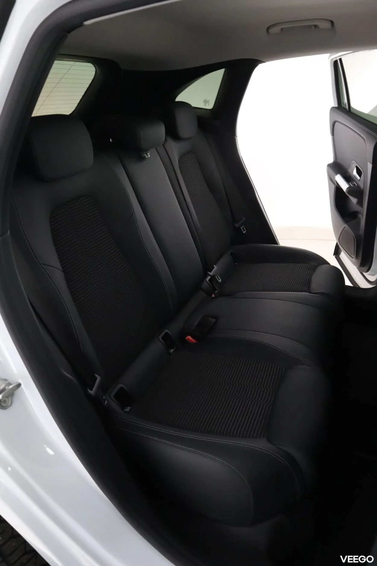 Mercedes-Benz GLA200 Progressive 1.3 120kW