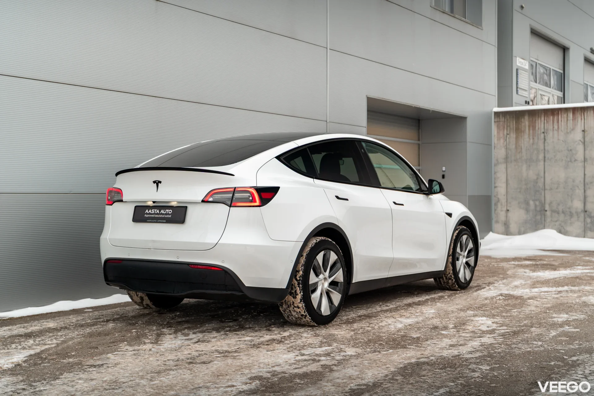 Tesla Model Y   Long Range Dual Motor AWD 378kW