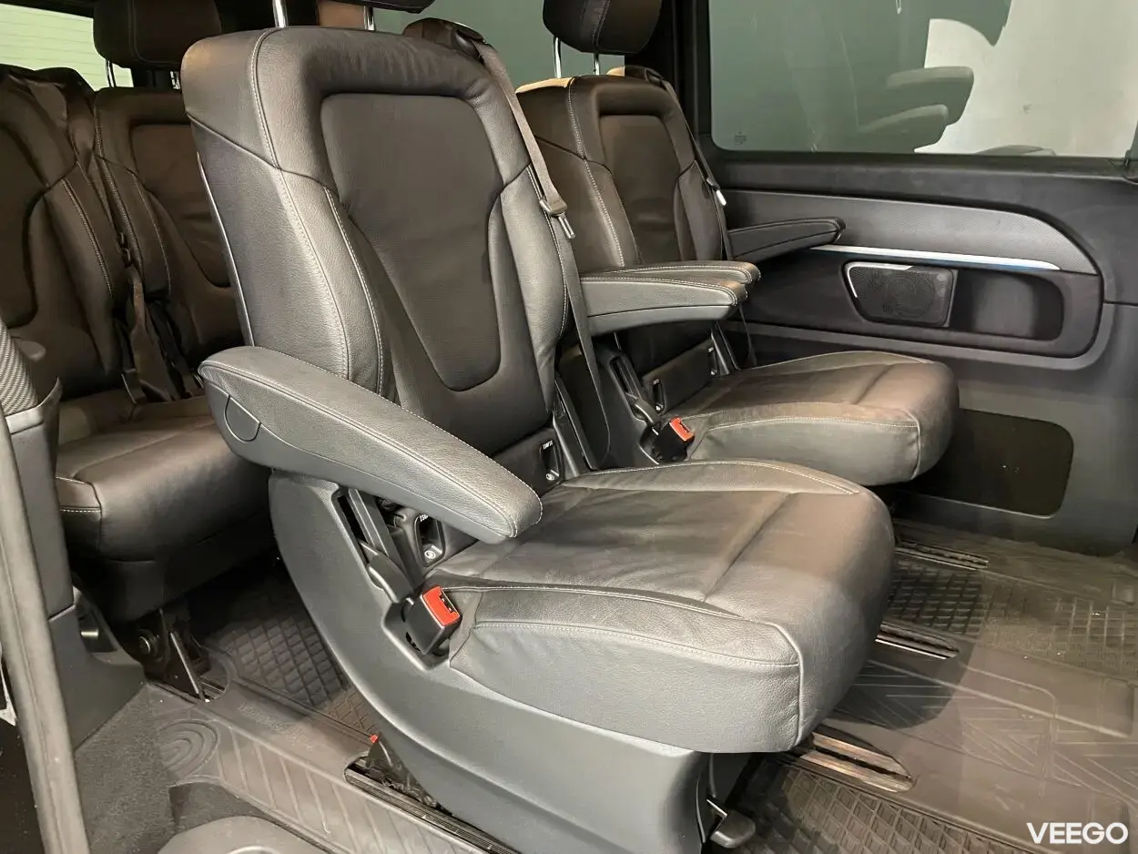 Mercedes-Benz V300 d Extra Lang AMG Night Facelift 2 174kW