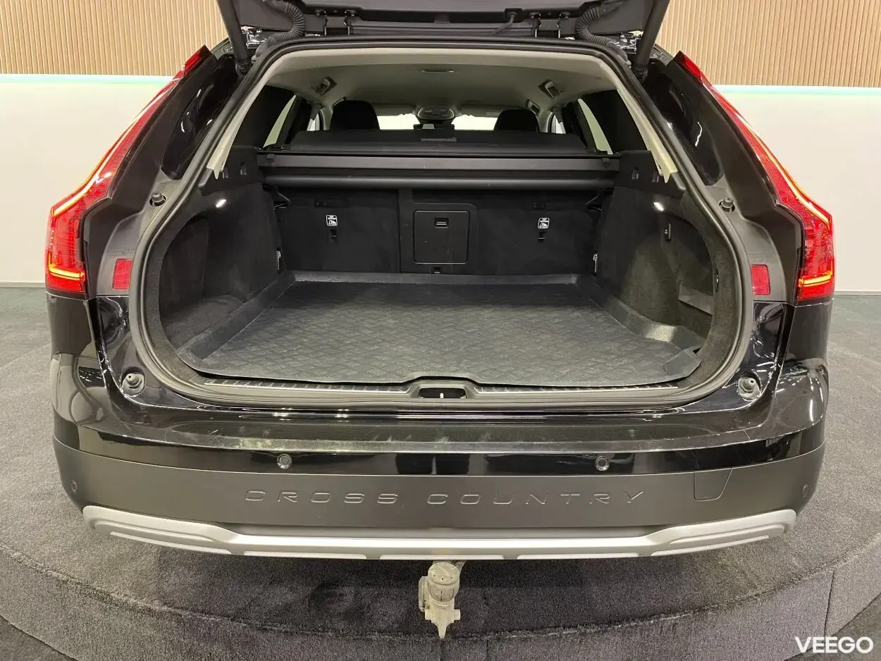 Volvo V90 Cross Country AWD Momentum 2 145kW