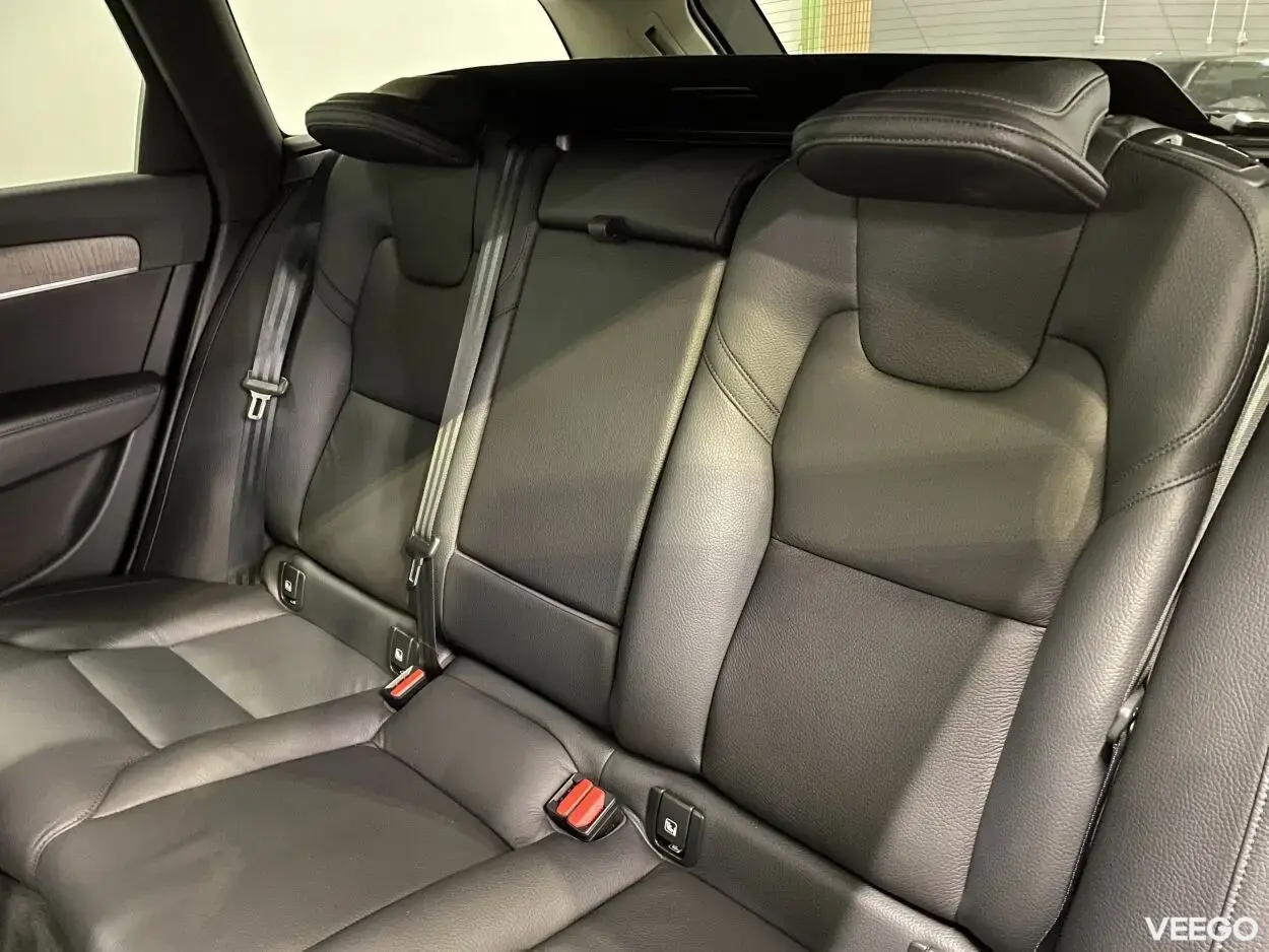 Volvo V90 Cross Country AWD Momentum 2 145kW