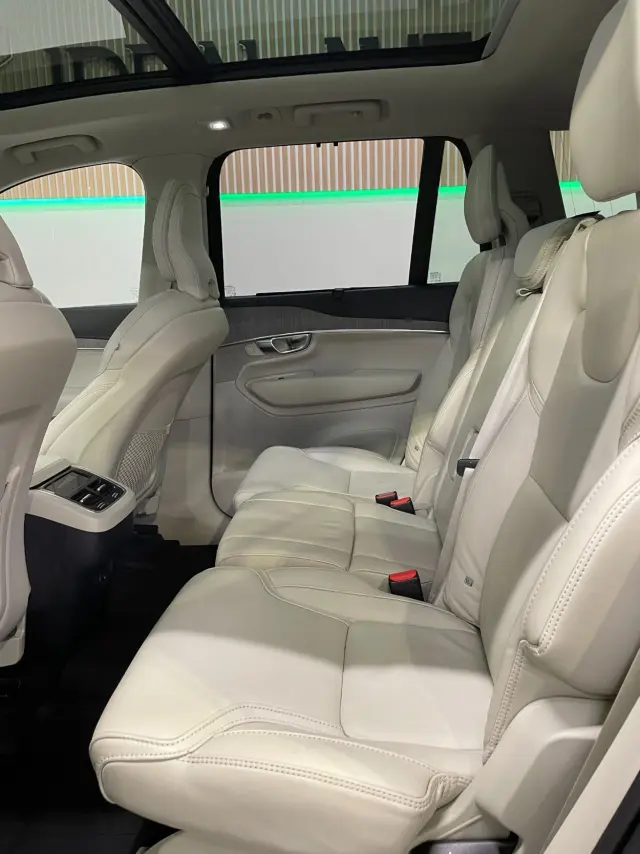 Image of Volvo XC90 AWD Ultimate Dark Edition 2 173kW