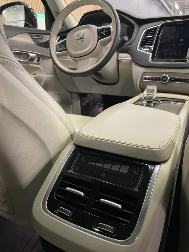 Image of Volvo XC90 AWD Ultimate Dark Edition 2 173kW