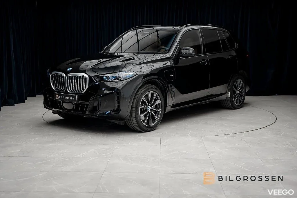 BMW X5 xDrive50e M Sport B&W Panorama HUD Luftfjädring 360kW