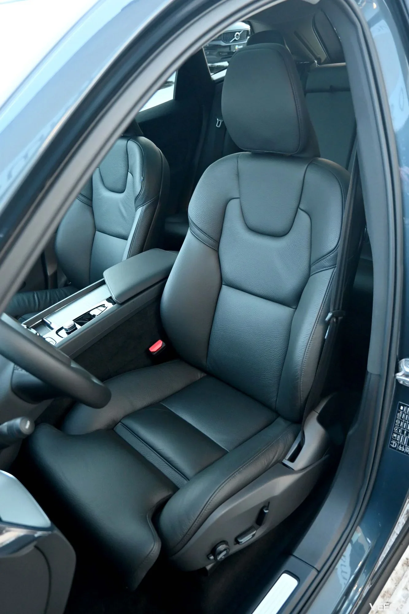 Volvo XC60 AWD T6 H&K BRIGHT PLUS XENIUM PRO INTELLI SAFE 2 293kW