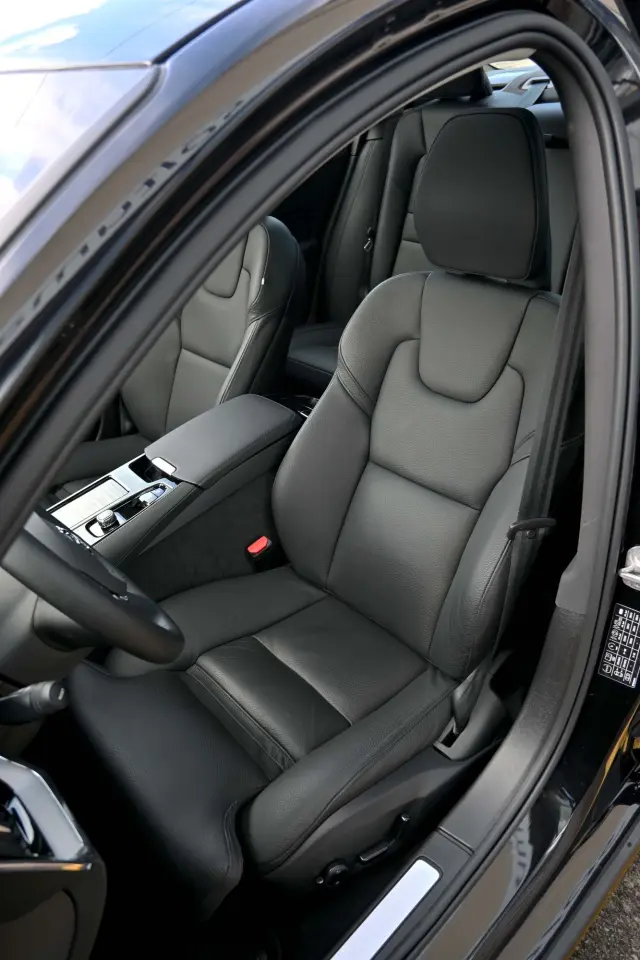 Image of Volvo S60 AWD H&K ULTIMATE DARK XENIUM INTELLI FULL 2 335kW