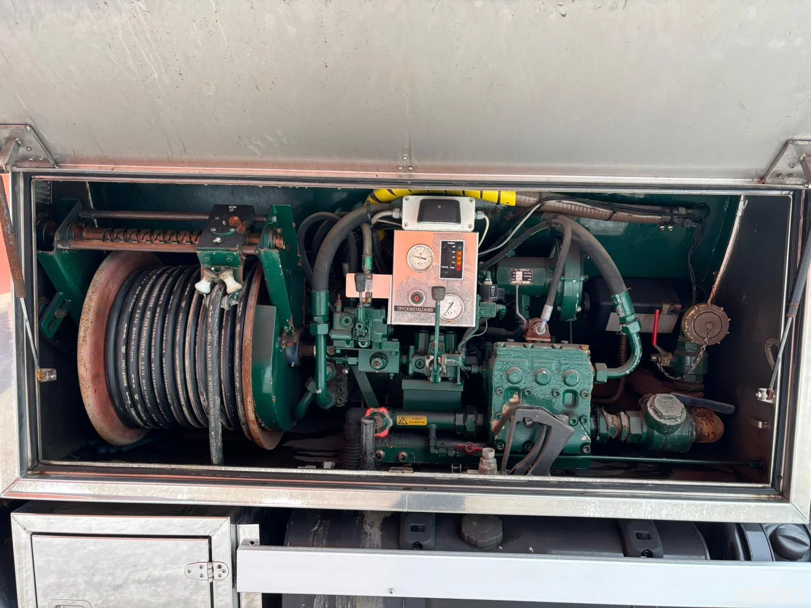 Scania P420  Korp & son tank 14500 l + 1500 l / vacuum CVS 1300 / pressure Pratissoli KF30 200 bar / 106 l/min 309kW