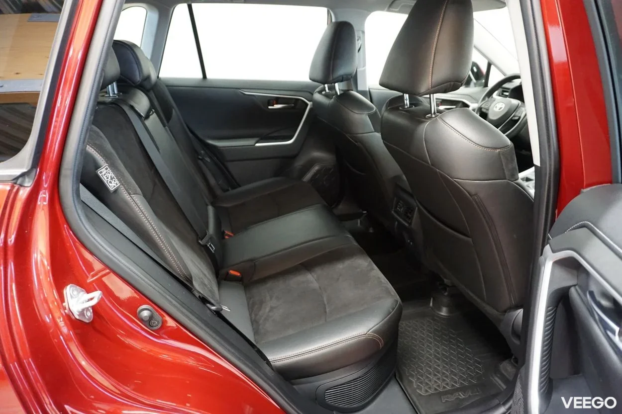 Toyota RAV4 Luxury Plus 2.5 131kW