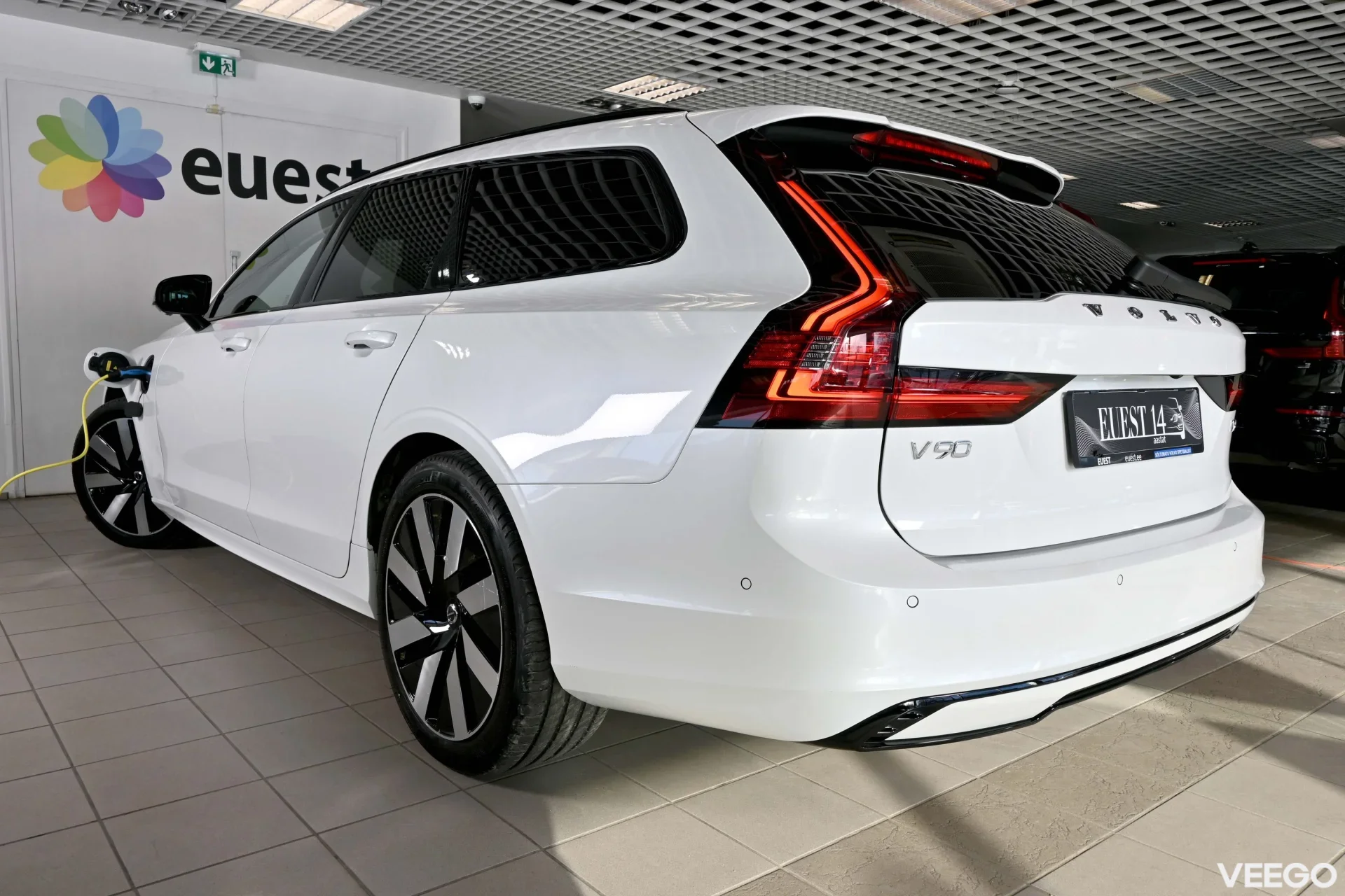 Volvo V90 AWD T6 H&K ULTRA DARK XENIUM INTELLI SAFE PRO 2 293kW