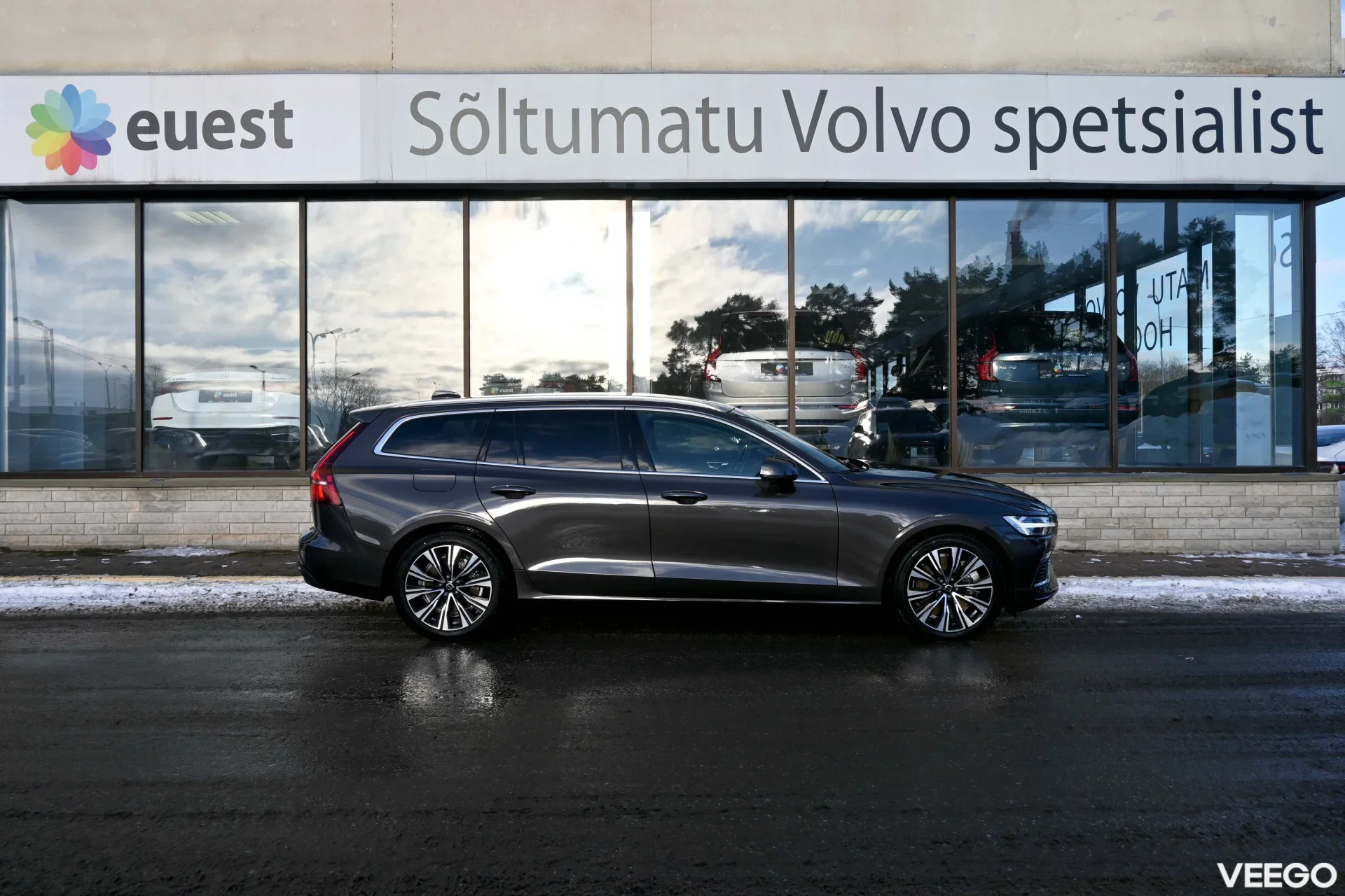 Volvo V60 AWD T6 H&K ULTIMATE BRIGHT XENIUM PRO INTELLI SAFE PRO 2 293kW