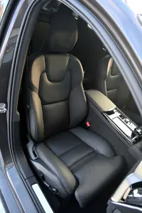 Volvo V60 AWD T6 H&K ULTIMATE BRIGHT XENIUM PRO INTELLI SAFE PRO 2 293kW thumbnail