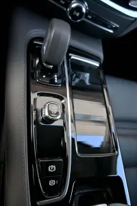 Volvo V60 AWD T6 H&K ULTIMATE BRIGHT XENIUM PRO INTELLI SAFE PRO 2 293kW thumbnail