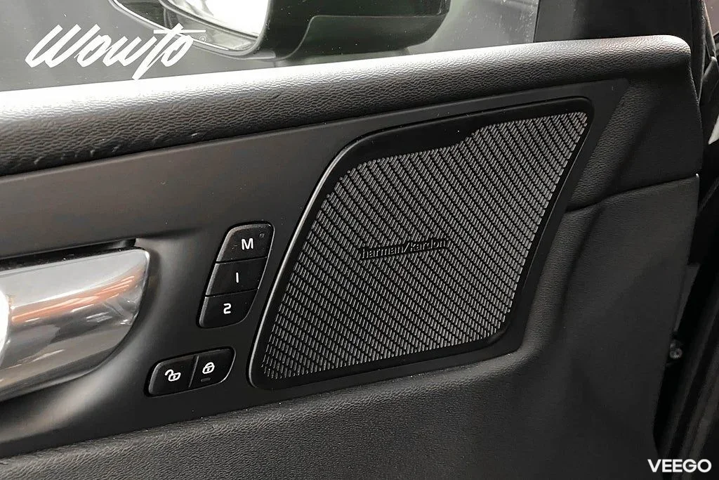 Volvo XC60 B5 AWD 258HK R-Design /Polestar/Drag/Värmare/H/K/4.95% 190kW