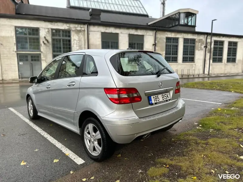 Mercedes-Benz B180 2.0 85kW