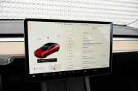 Tesla Model 3 324kW thumbnail