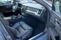 Volvo V60 AWD DARK R-Design Intelli Safe Xenium Wntr 2 293kW thumbnail