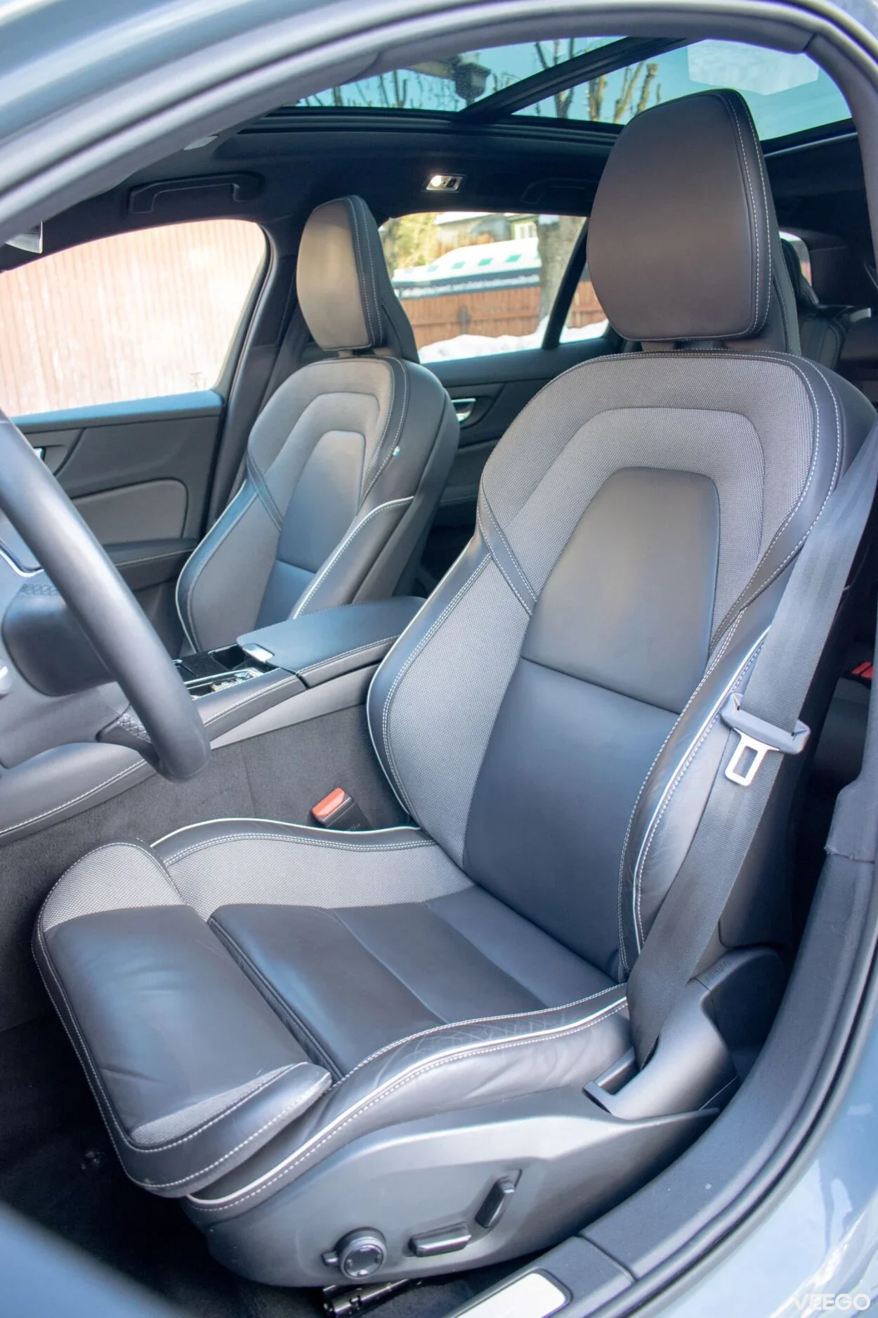 Volvo V60 AWD DARK R-Design Intelli Safe Xenium Wntr 2 293kW