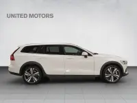 Volvo V60 Cross Country Mild Hybrid 184kW thumbnail