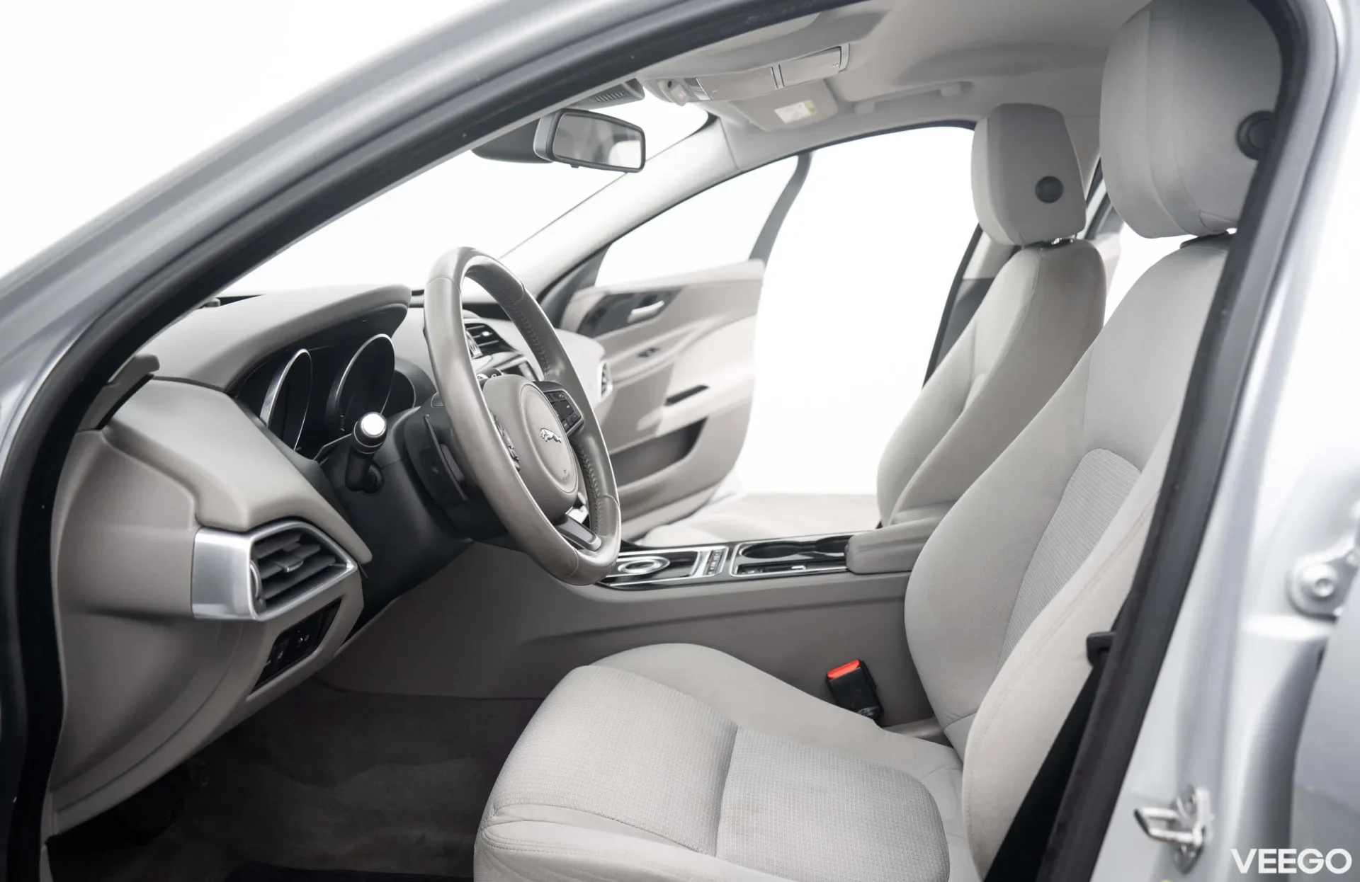 Jaguar XE 20d Pure 2.0 120kW