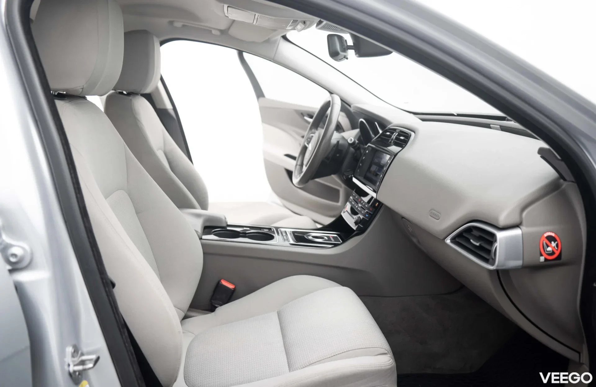 Jaguar XE 20d Pure 2.0 120kW