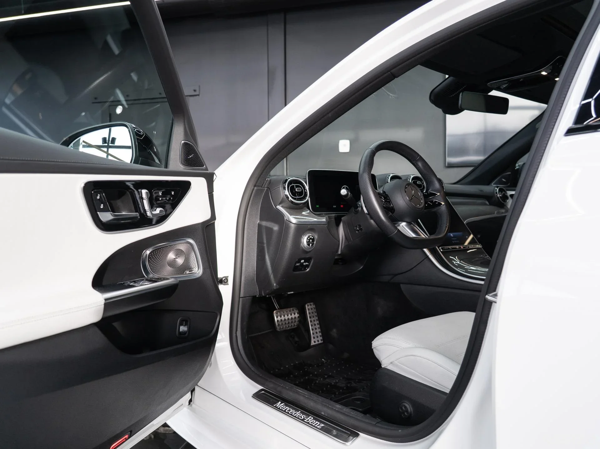 Mercedes-Benz C300 2.0 190kW