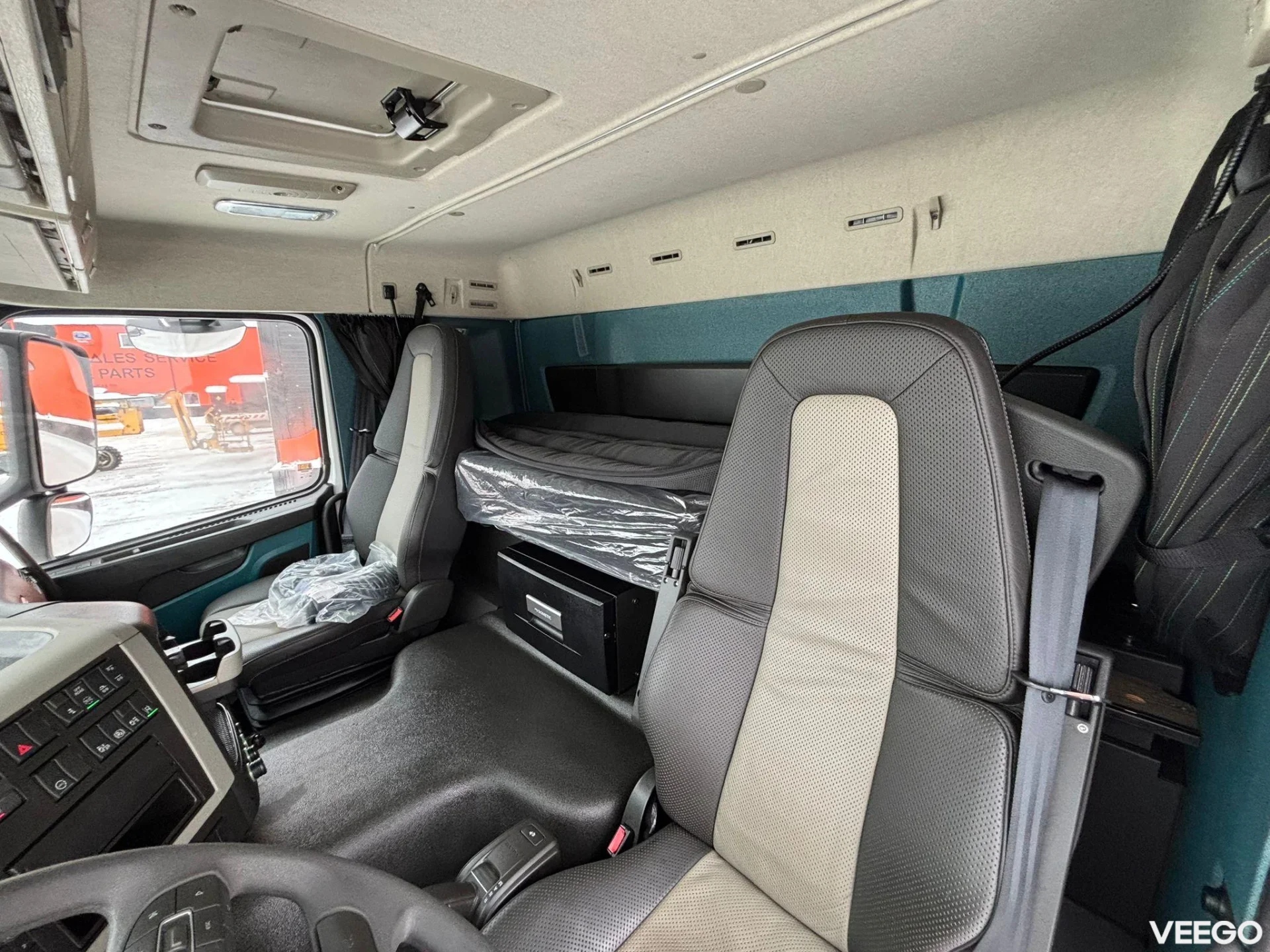 Volvo FM460 VOLVO DEMO TRUCK ! ONLY 1362 km ! / STEERED PUSHER AXLE  338kW