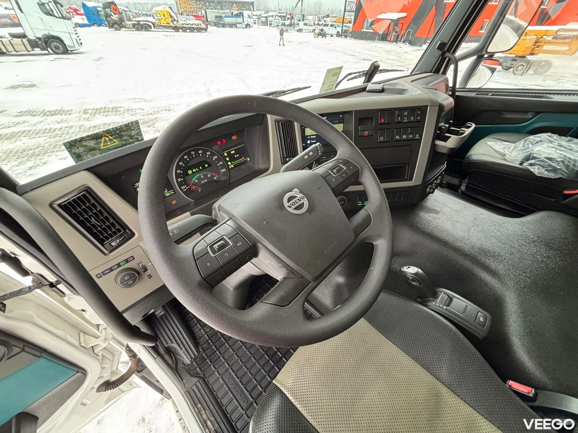 Volvo FM460 VOLVO DEMO TRUCK ! ONLY 1362 km ! / STEERED PUSHER AXLE  338kW