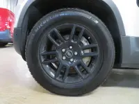 Land Rover Defender 3.0 294kW thumbnail