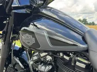 Harley-Davidson FLHX thumbnail