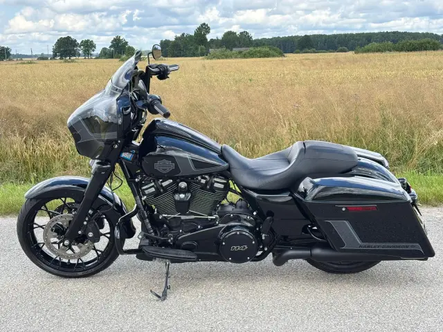 Image of Harley-Davidson FLHX
