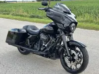 Harley-Davidson FLHX thumbnail
