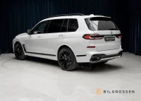 BMW X7 M60i xDrive M Sport Pro Exklusiv 3.99% Sky Lounge B&W MOMS 390kW thumbnail
