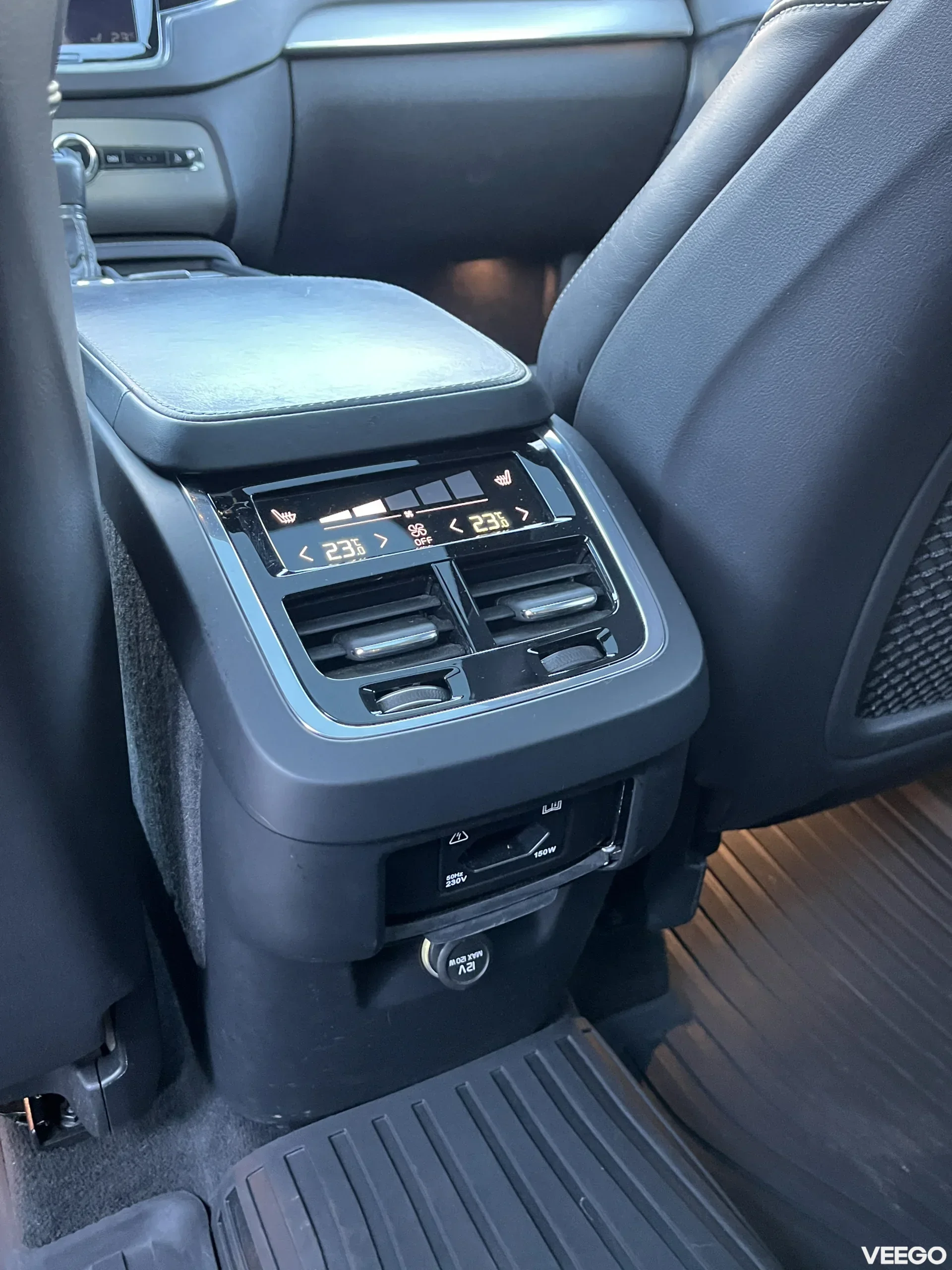 Volvo XC90 R-Design/HUD/B&W/7-seat/pano 2.0 165kW