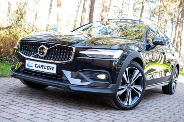 Image of Volvo V60 Cross Country MY24 ULTIMATE BRIGHT Xenium Fullopt 2 145kW