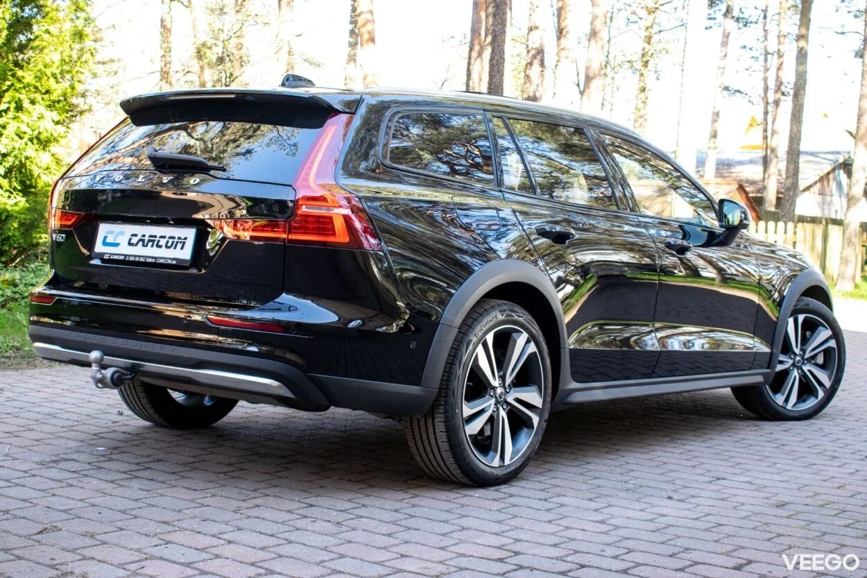 Volvo V60 Cross Country MY24 ULTIMATE BRIGHT Xenium Fullopt 2 145kW