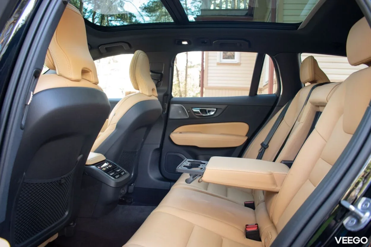 Volvo V60 Cross Country MY24 ULTIMATE BRIGHT Xenium Fullopt 2 145kW