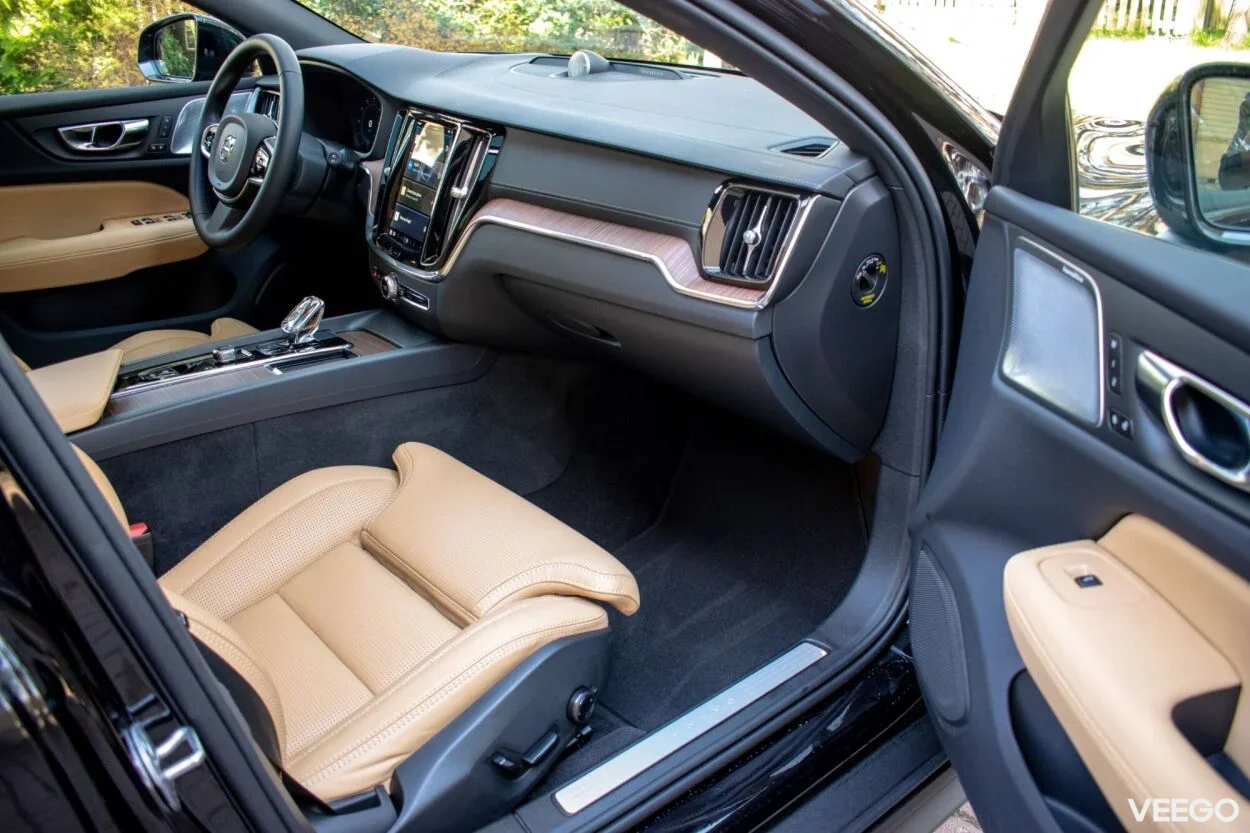 Volvo V60 Cross Country MY24 ULTIMATE BRIGHT Xenium Fullopt 2 145kW