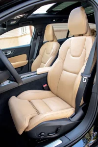 Volvo V60 Cross Country MY24 ULTIMATE BRIGHT Xenium Fullopt 2 145kW thumbnail