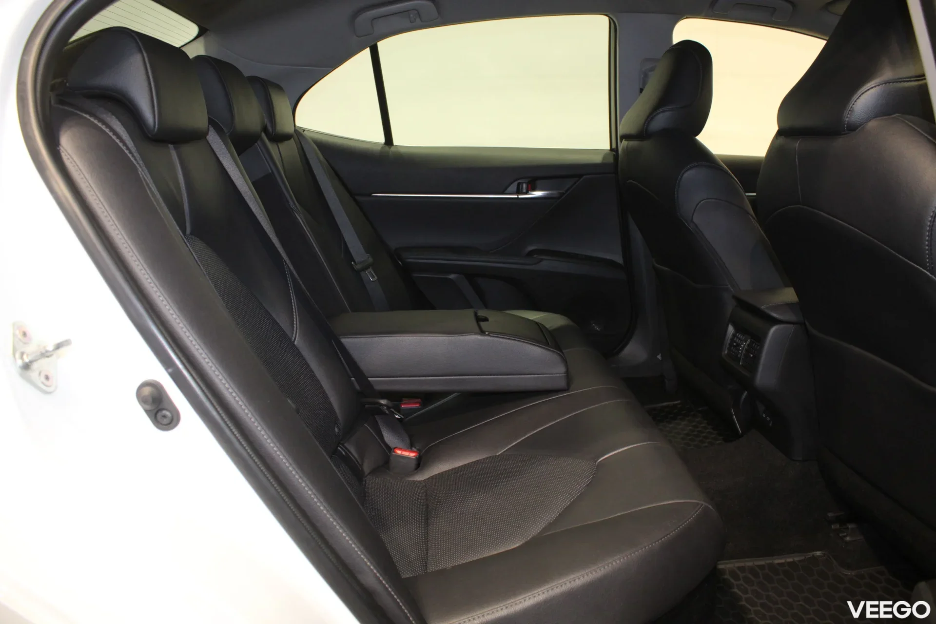 Toyota Camry Luxury Business 2.5 131kW