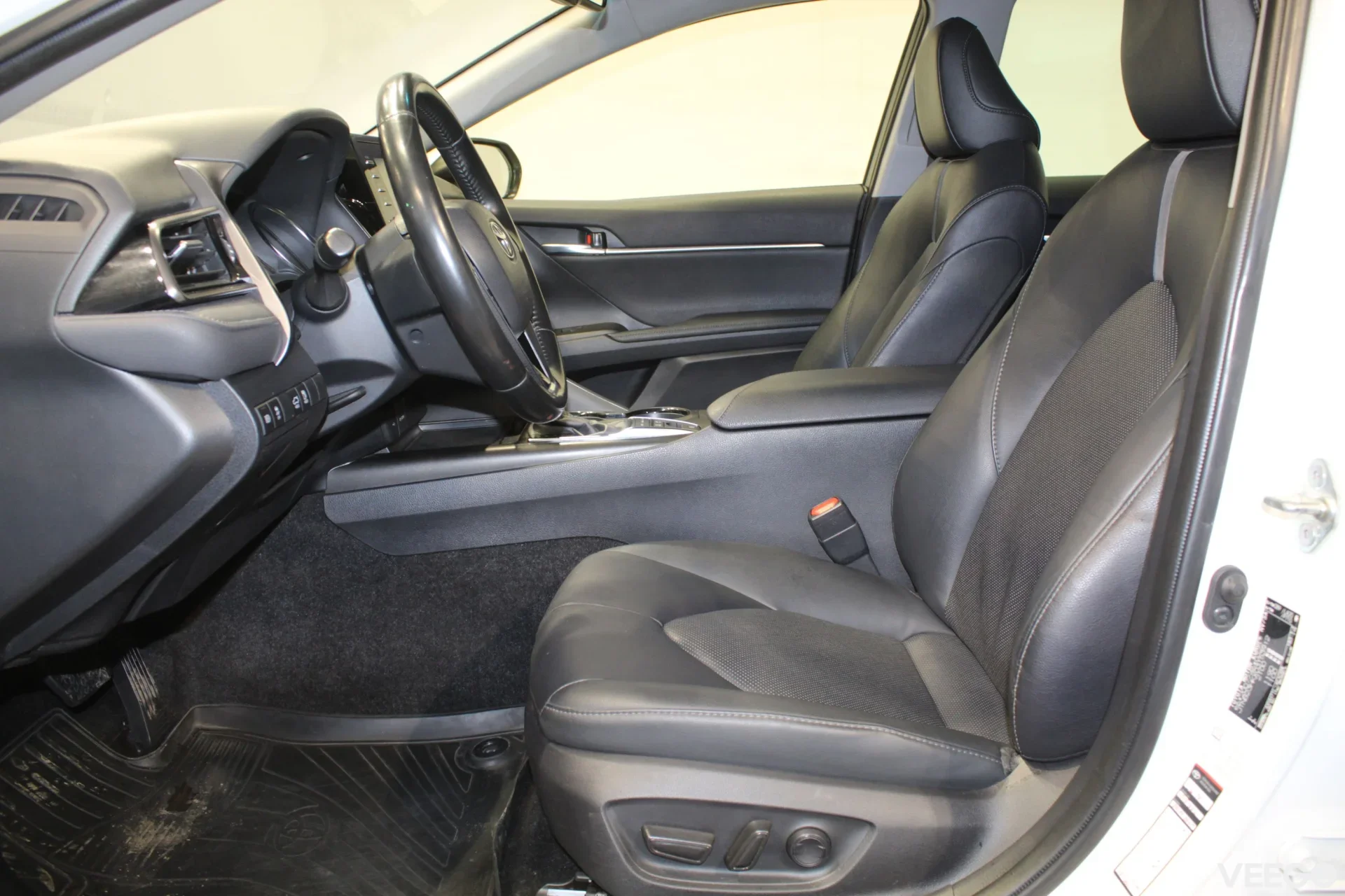 Toyota Camry Luxury Business 2.5 131kW