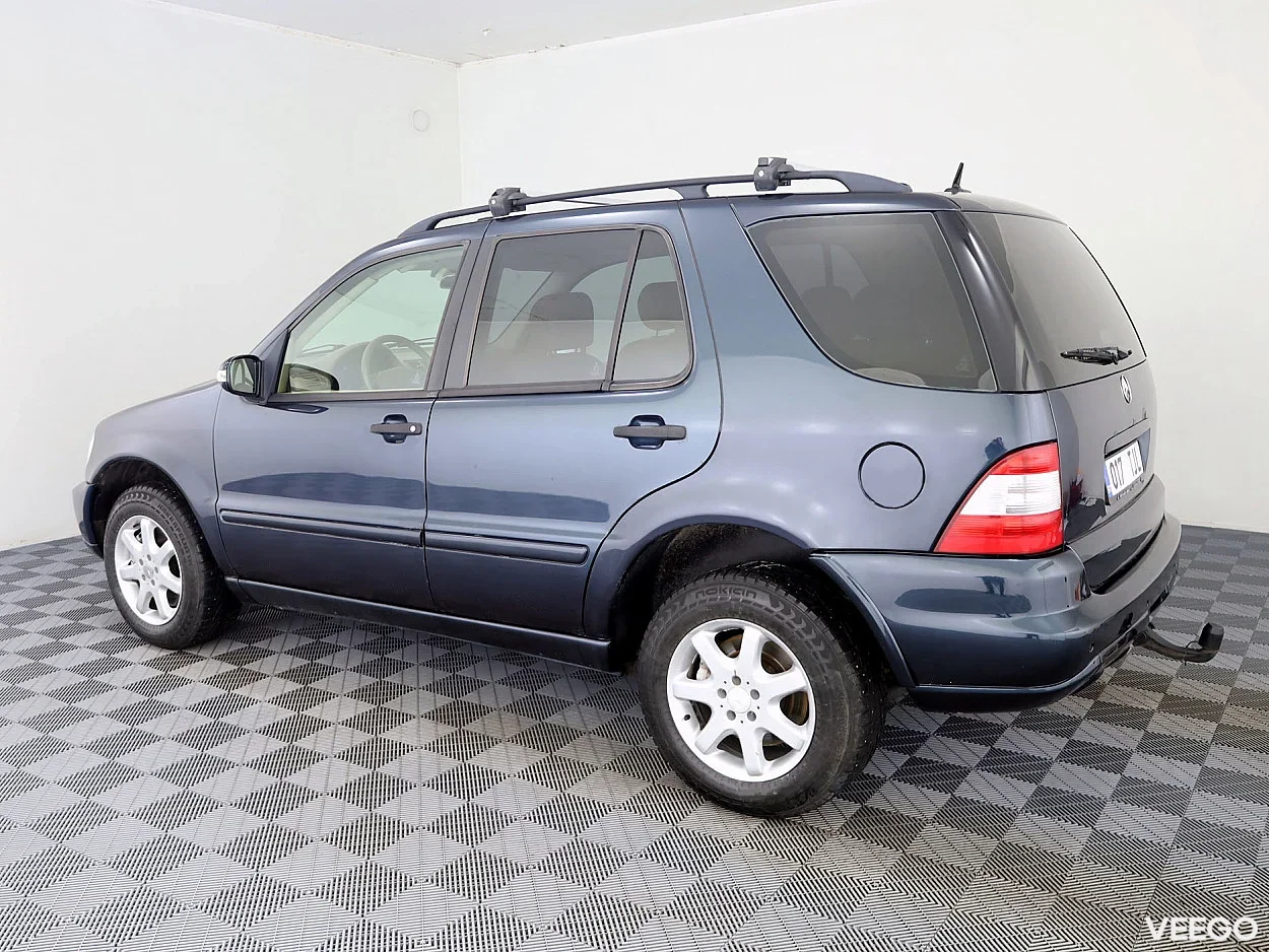 Mercedes-Benz ML270 2.7 121kW