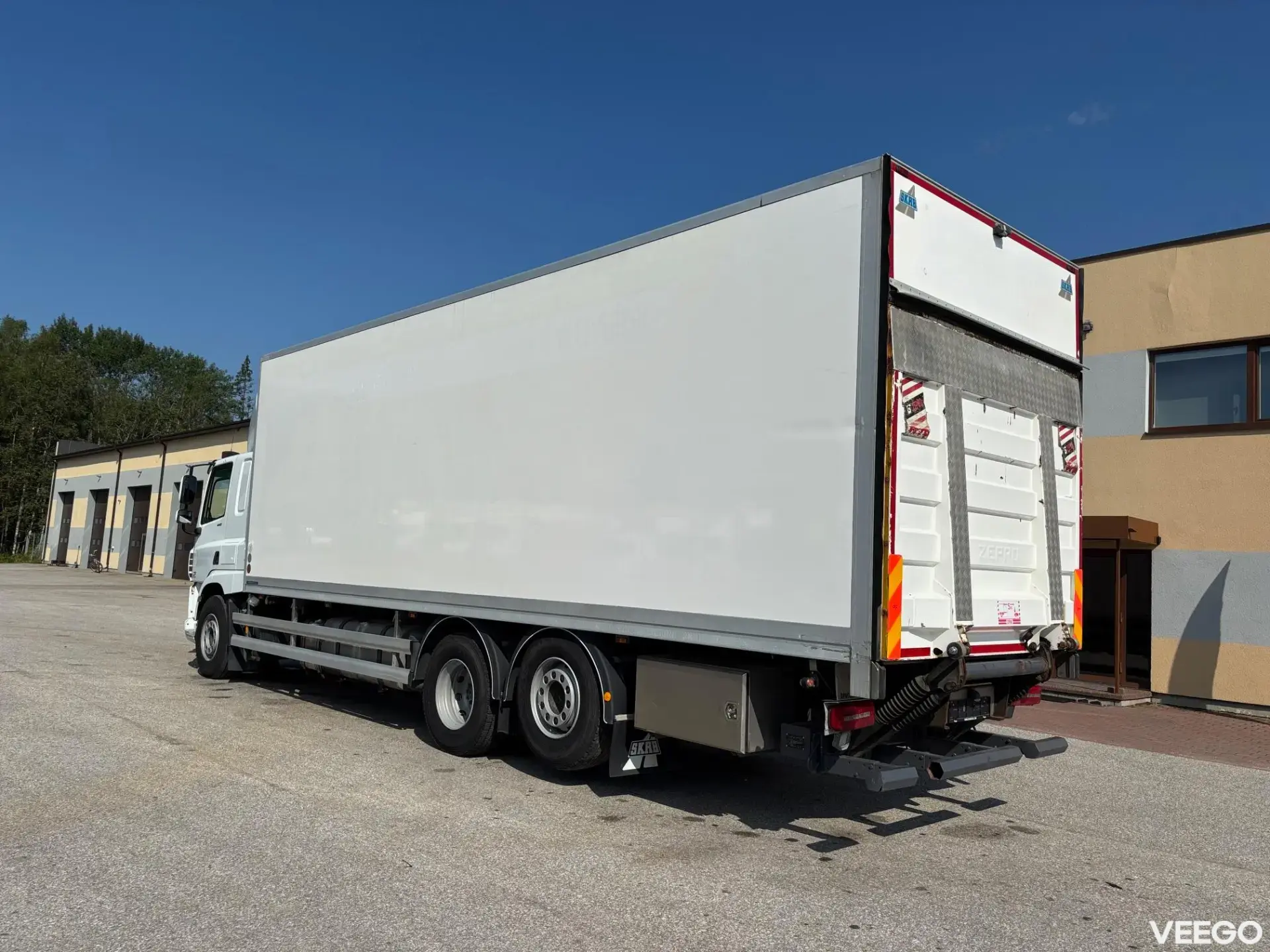 DAF CF 6x2*4 + RETARDER + CARRIER SUPRA 1250 320kW