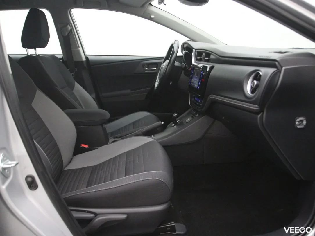 Toyota Auris 1.8 73kW