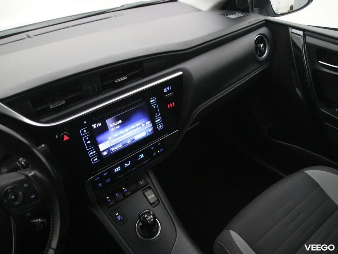 Toyota Auris 1.8 73kW