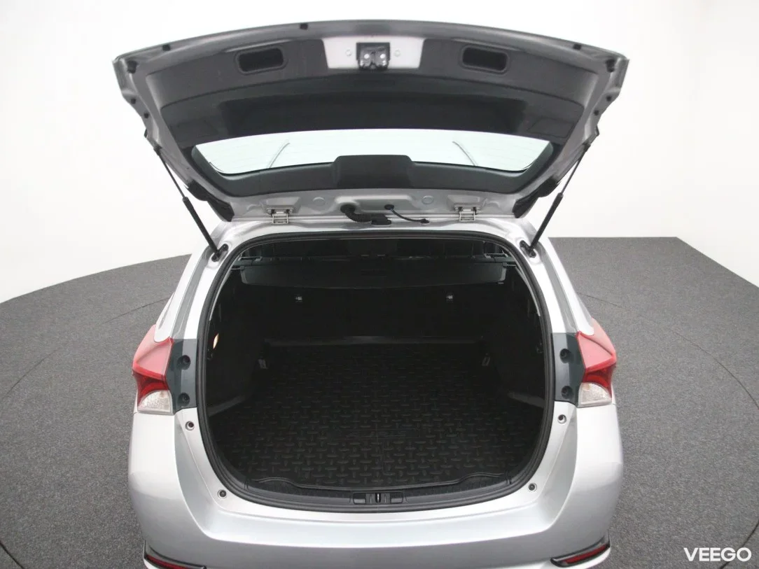 Toyota Auris 1.8 73kW