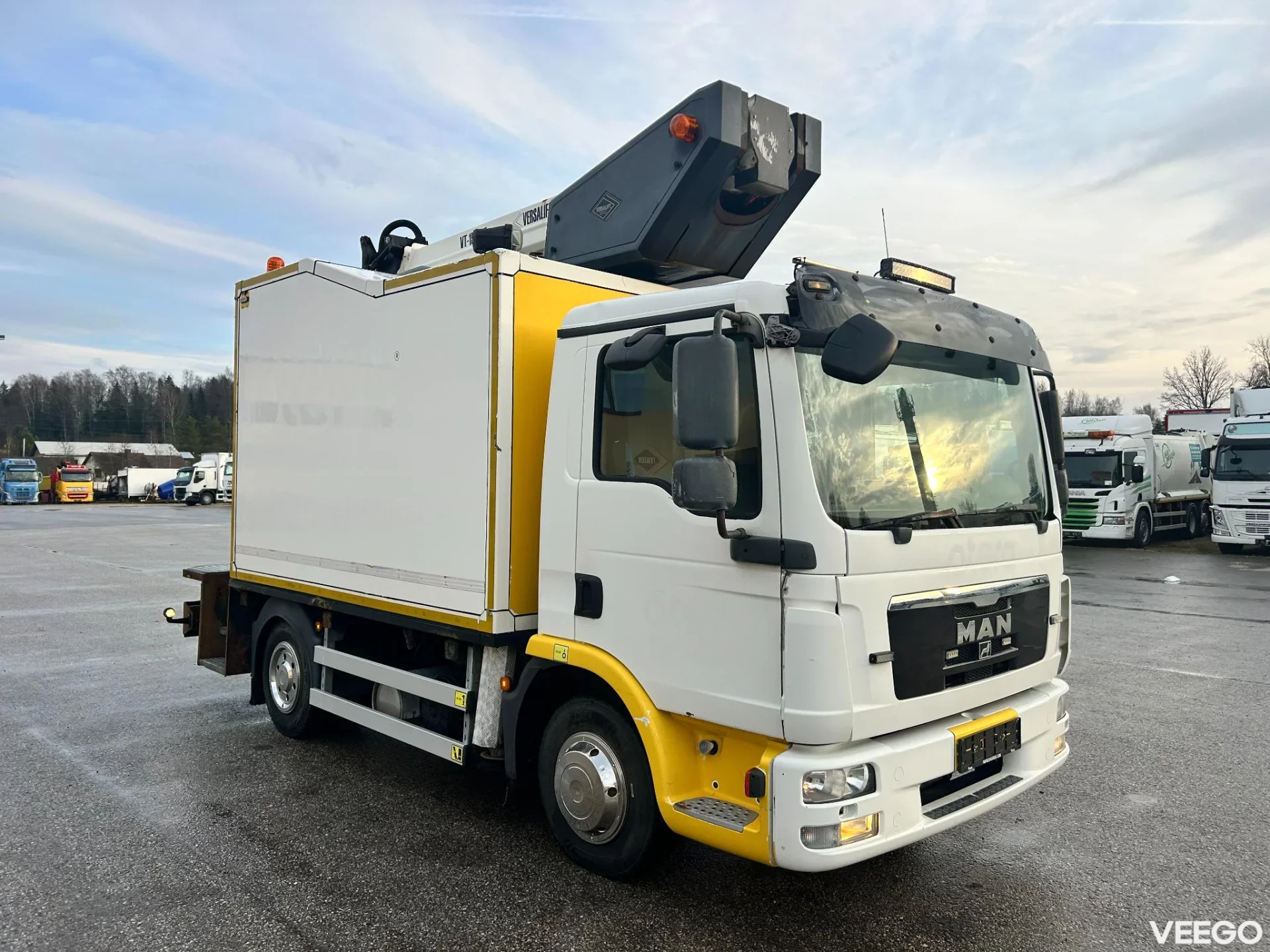 MAN TGL 4X2 EURO5 + VERSALIFT VT-155-FZ 132kW