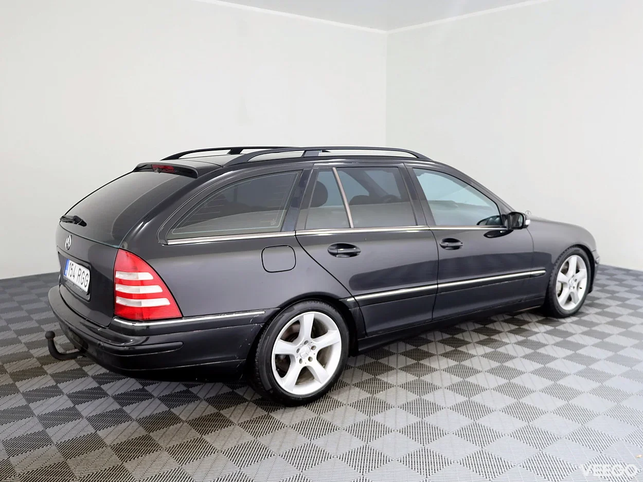 Mercedes-Benz C320 3.0 166kW