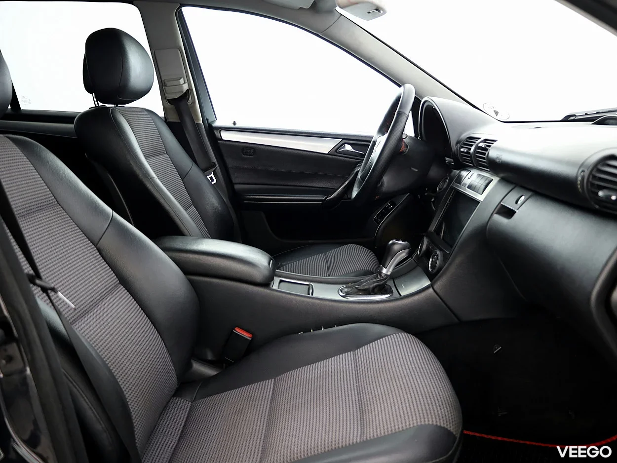 Mercedes-Benz C320 3.0 166kW