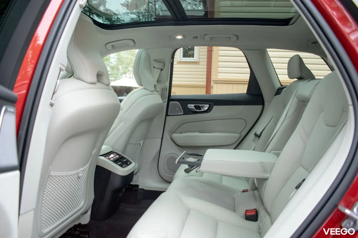 Volvo XC60 MY24 Ultimate DARK Xenium Intelli PRO Wntr 2 145kW